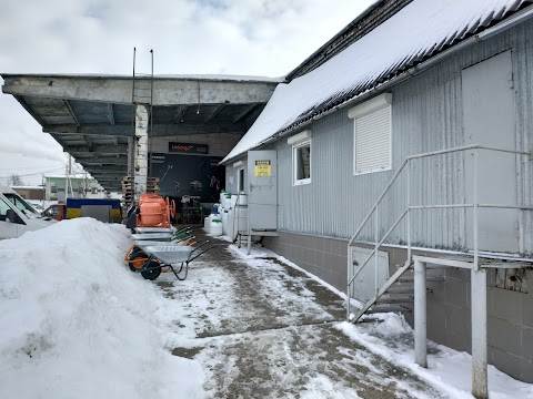 Склад посуду та господарчих товарів