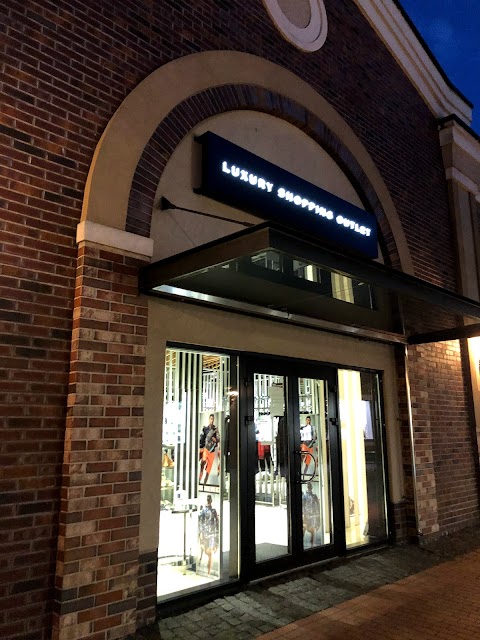 Luxury Shopping Outlet