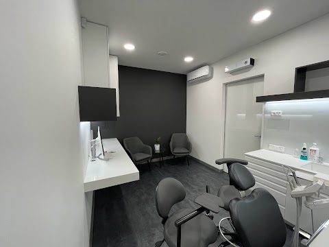 AZ Dental Studio