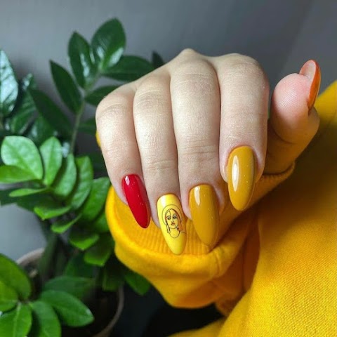 Nail mom studio