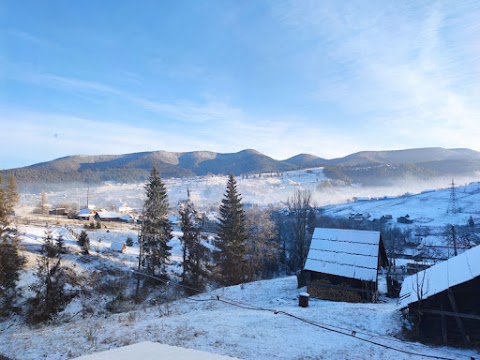 КАРПАТСЬКИЙ ДВІР