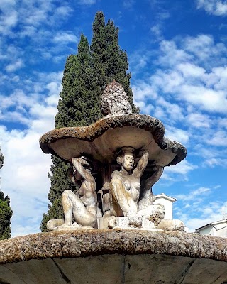 Fontana delle Cariatidi