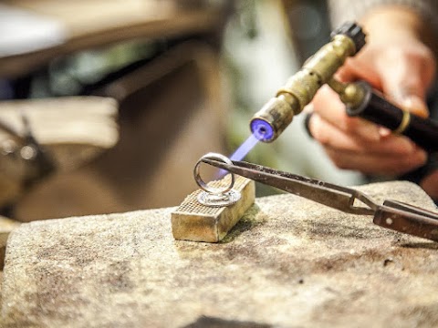 Meleo Gioielleria Roma, laboratorio orafo, riparazione gioielli, orologeria, riparazione orologi.