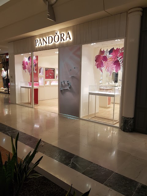 Pandora Concept Store c/o CC Grandemilia