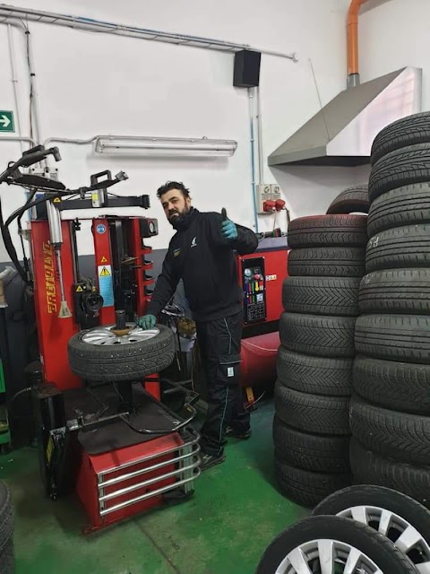 A M Officina Riparazioni Auto di Prestigiacomo Gaetano e Fasiello Fabio SNC