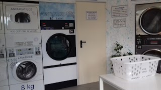 Star Wash lavanderia (laundromat)