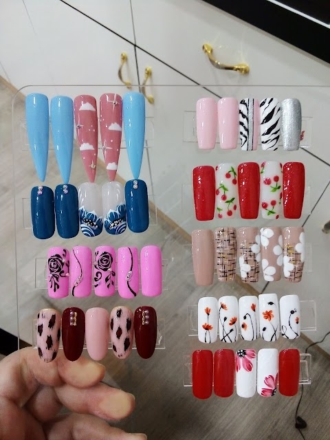 10＋10 Nail Art - Manicure- pedicure - Massaggi -Nails a Milano Affori