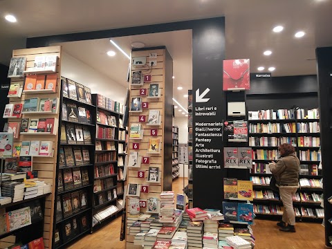 Libreria Libraccio Torino - Via Santa Teresa 7