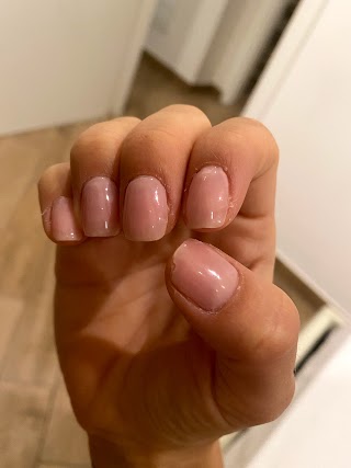 NAILS DELUXE - Centro Estetico Italo-Svizzero, specializzato nella ricostruzione unghie gel