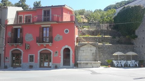 La Bottega Del Borgo Di Puglisi Salvina