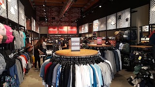 VANS Outlet Agira