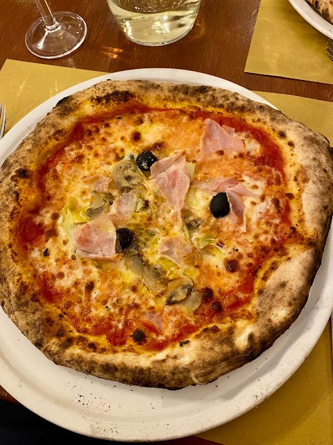 Foto di Pizzeria Sibilla - Via Mercato 14, Milano (MI), Italia