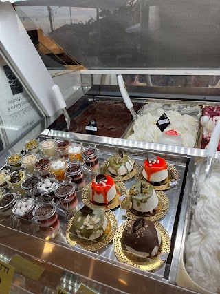 Supreme Gelateria Bar