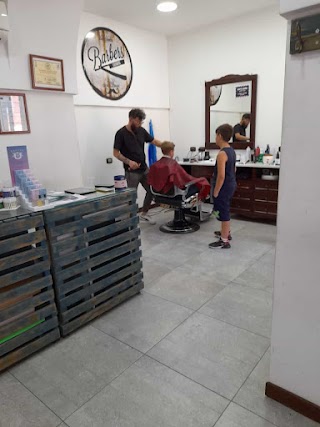 Barber Shop Di Massimo Peluso, barbiere dal 1996, tagli perfetti, cura della tua barba