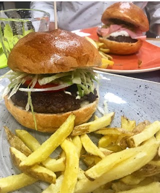 Crudo & Burger Club