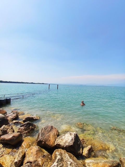 Del Garda beach lake