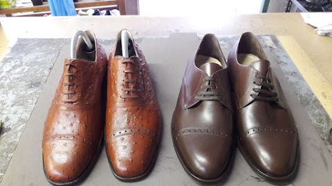 Le scarpe artigiane ,fatte a mano,da Mastro Claudio,a Vigevano