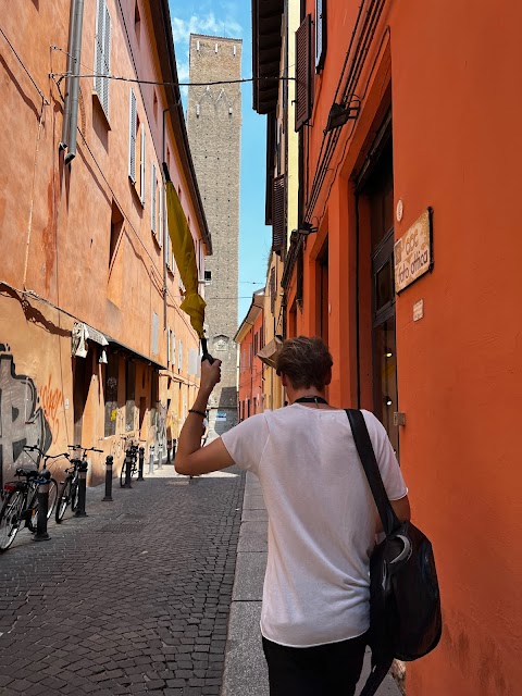 Viaja con Laia Freetour - Free Walking Tour Bologna