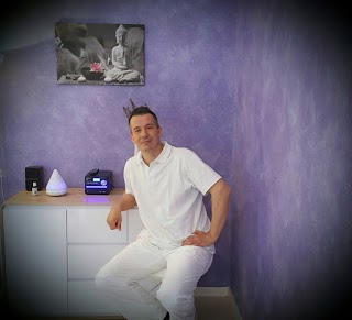 Fabio Massaggi - Studio professionale specializzato in massaggio sportivo, trattamenti olistici e tecniche meditative.