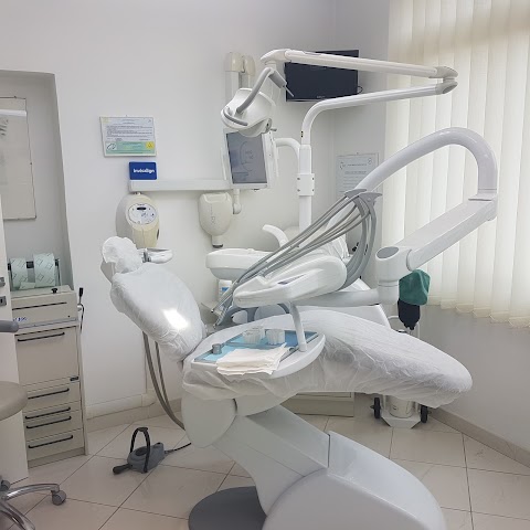 Agostini Dr. Marco Medico- Chirurgo Specialista in Odontostomatologia Perfezionato in Ortodonzia