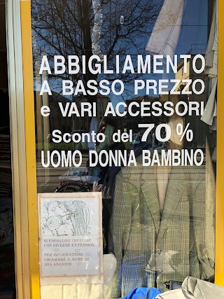 Abbigliamento a basso prezzo e vari accessori