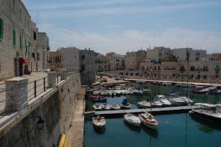 Waypoint Azzurra dormire cullati dal mare ed escursioni in barca a vela