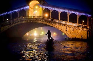 Venezia in Gondola by RIZZO ANDREA