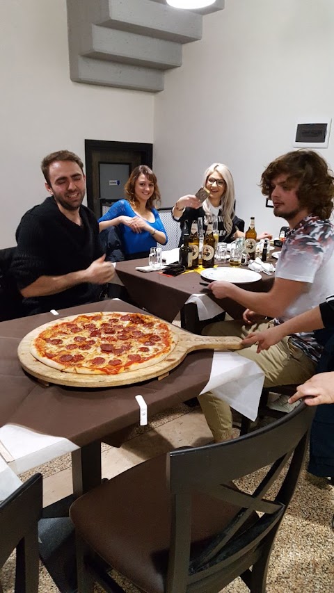 Pizza al taglio e da asporto La Gustosa 4