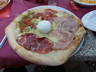 Pizzeria La Storia Infinita