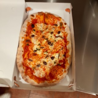 Pizza al volo di Luca Sanguineti