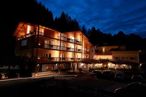 Dolomites Hotel Valacia | Alpine Outdoor Experience