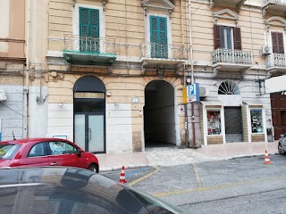 Autofficina Pugliese con Parcheggio e Automotolavaggio e grafitaggio