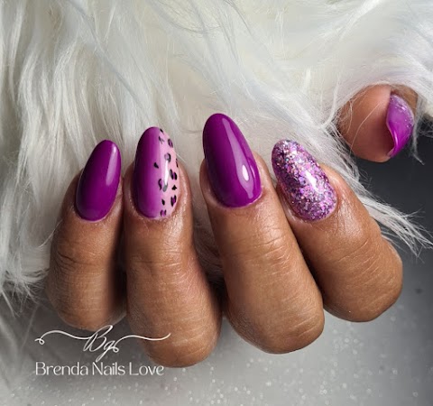 Brenda nails love