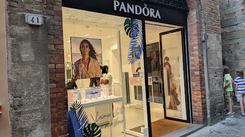 Pandora Concept Store