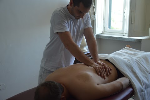 Massoterapia e Arte Shiatsu (massaggio sportivo, linfodrenaggio manuale terapeutico, Moxa)