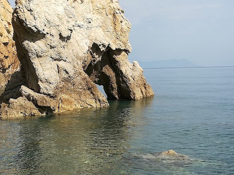 Mongiove Spiaggia e Grotte di Valle Tindari
