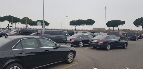 Noleggio con conducente ROMA ECONOMICO Aeroporto Fiumicino Ciampino Stazione Termini Outlet