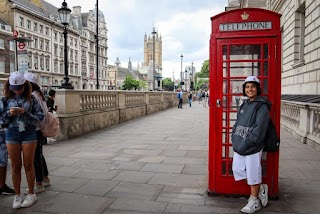 Red Bus English School