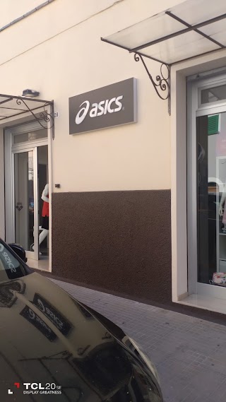 Asics Store Monopoli by Studio Team sas