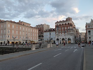 Red Bridge Cafè