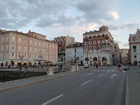 Red Bridge Cafè