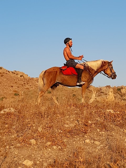 HERBESSUS A CAVALLO - CENTRO IPPICO- ESCURSIONI A CAVALLO