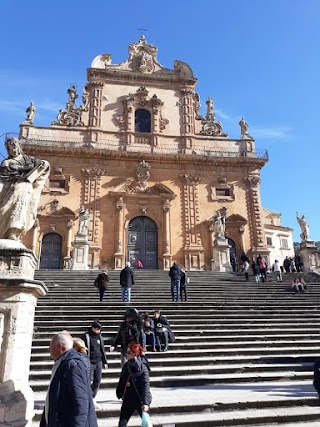 Selinunte Tour Agenzia di Noleggio Auto Autobus e Minibus Con Conducente Trapani