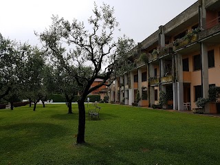 Appartamento ORCHIDEA a Sirmione sul Lago di Garda con piscina, giardino e spiaggia con molo