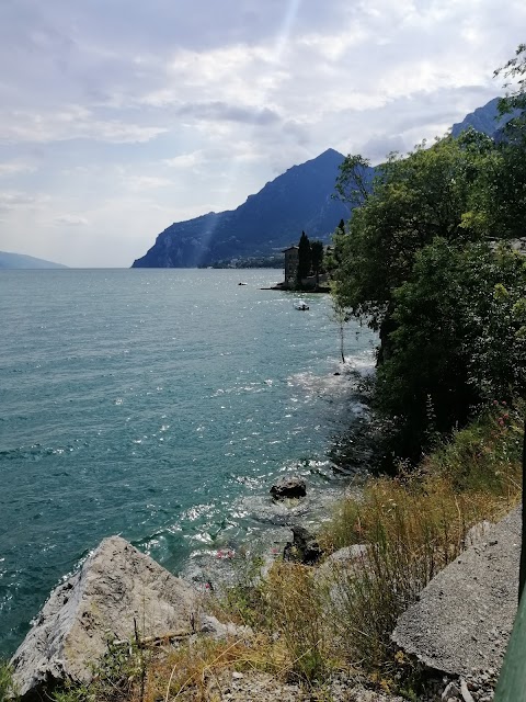 Parcheggio inizio percorso ciclopedonale Limone (disco orario120')