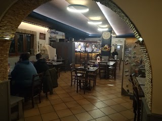 Il borghetto. Ristorante. Pub