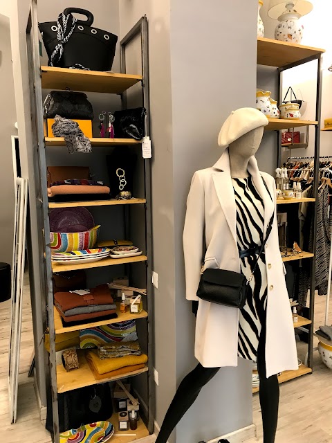 Foto di Anthea Boutique Roma - Via Merulana 40, Roma (RM), Italia