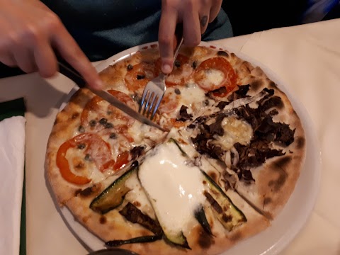 Pizzeria Mystic Pizza - Cucina Vegetariana - Specialità Carne - Cucina Casereccia - Camaiore