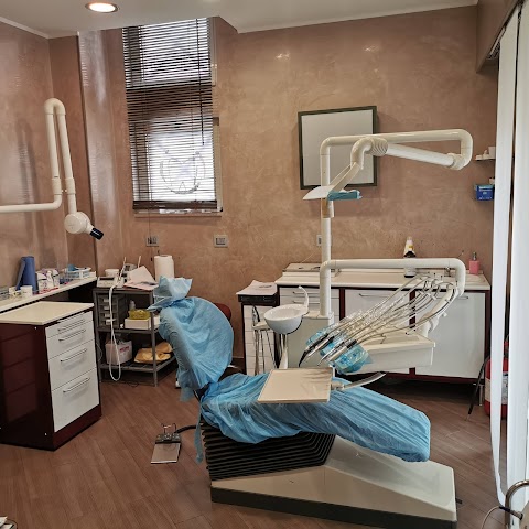 Studio Dentistico di Odontoiatria Estetica Della Rocca