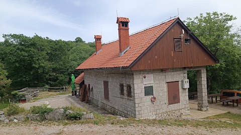 Stjenkova koča na Trstelju